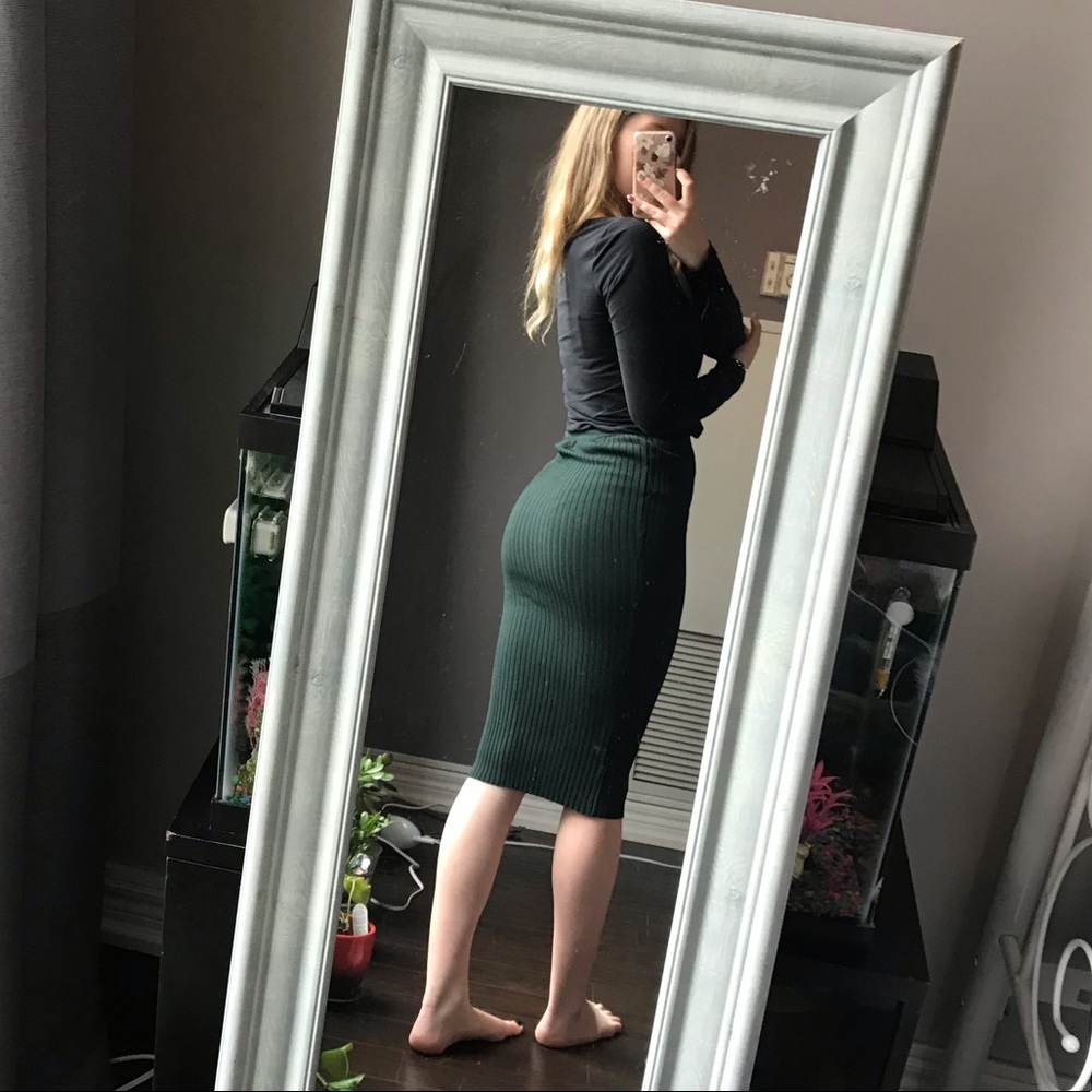 ๐ฆ3/50$ deep green ribbed midi skirt - Picture 4 of 6